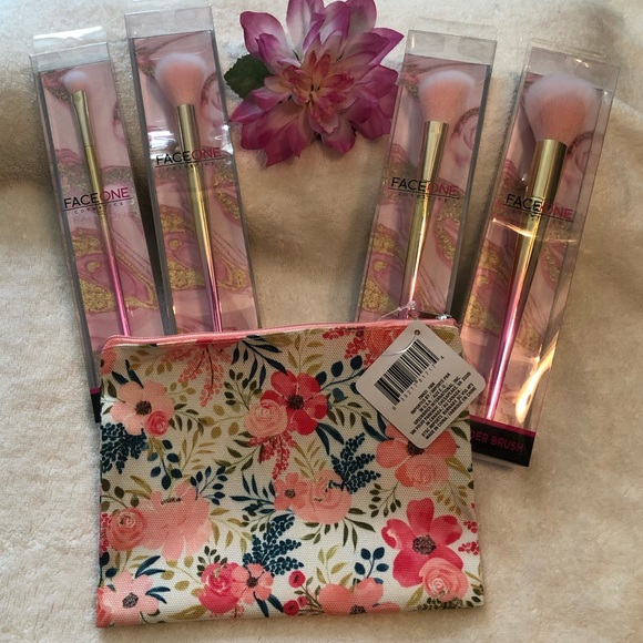 Other - NWT! [FaceOne]  Makeup Brushes Set